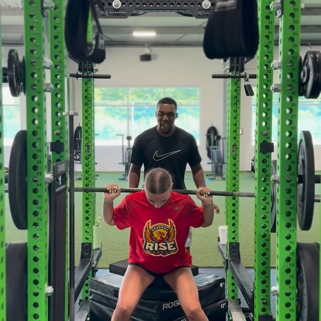 Want to be stronger & more explosive? 👀

Band-resisted squats crank up the tension rig…