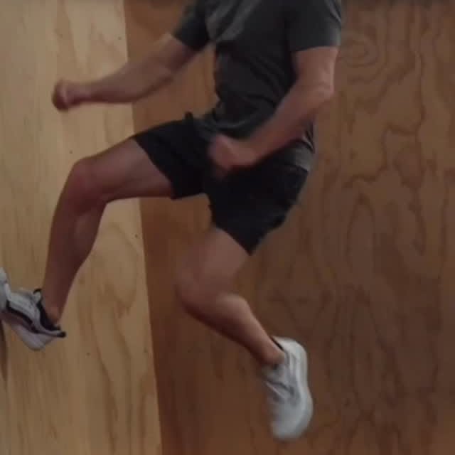 Dynamic squats to build parkour landings

#parkour #tutorial #workout