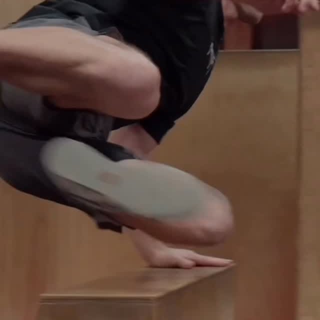 Progressing a basic vault to intermediate~ step vault to speed

#parkour #movement #tut…