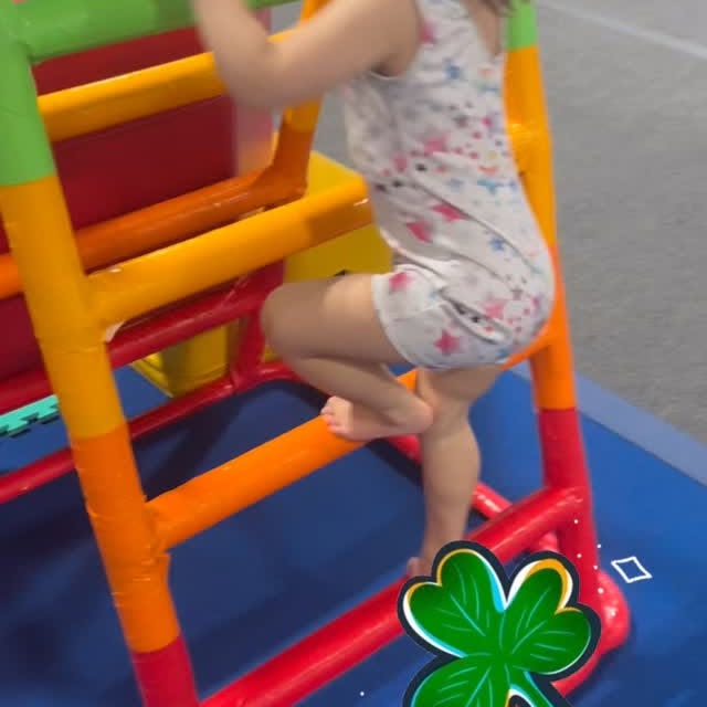 🍀Fun set up for our preschool students who really enjoyed climbing the rainbow and jum…