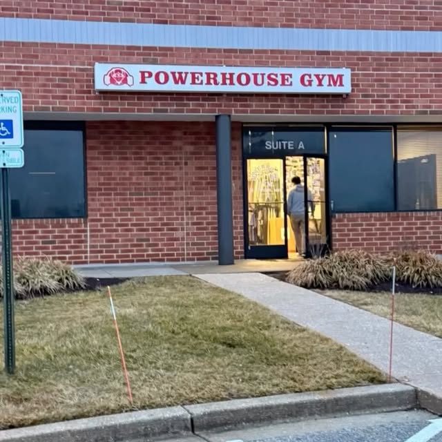 Layover at BWI Airport, no problem! Visited @powerhousegymhanovermd to get that leg day…