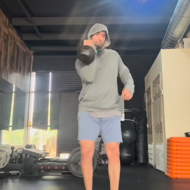 Still incorporating movement and kettlebells into routine daily! 💥 #pürfitnessandhealt…