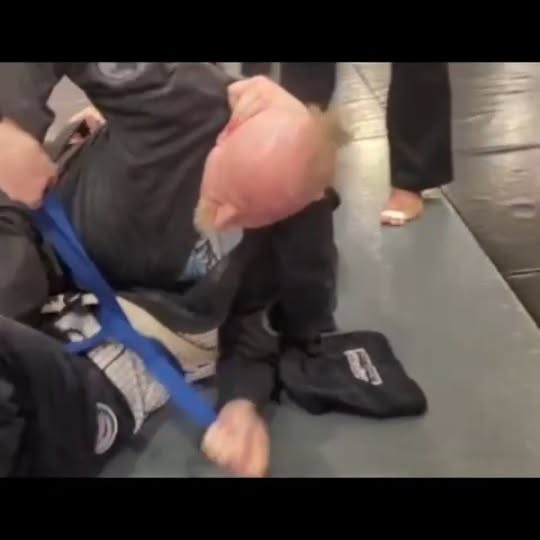 🔵 BLUE BELT MOMENT 🔵

Mr. Luciano thought it was just another roll.

Congratulations …