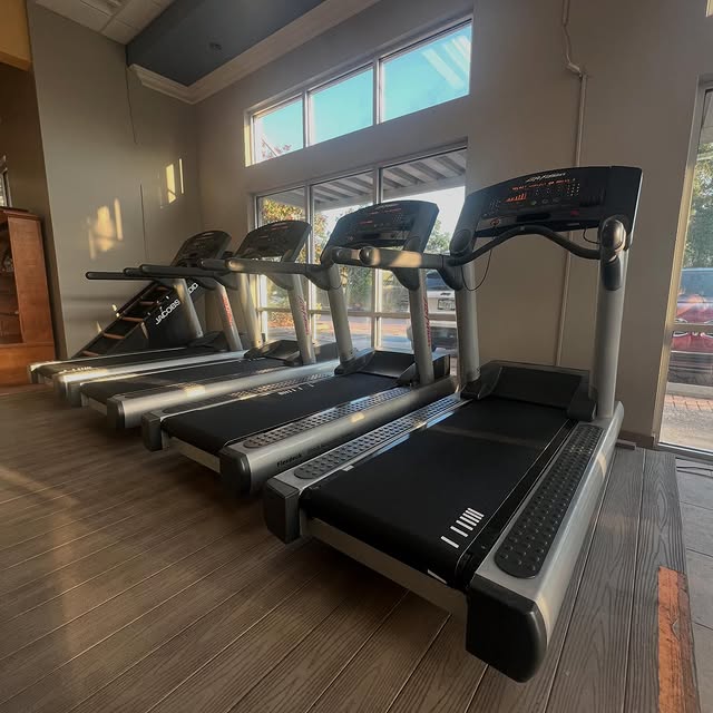 Oh hello beauties. Come take test a run on our fully refurbished treadmills🏃