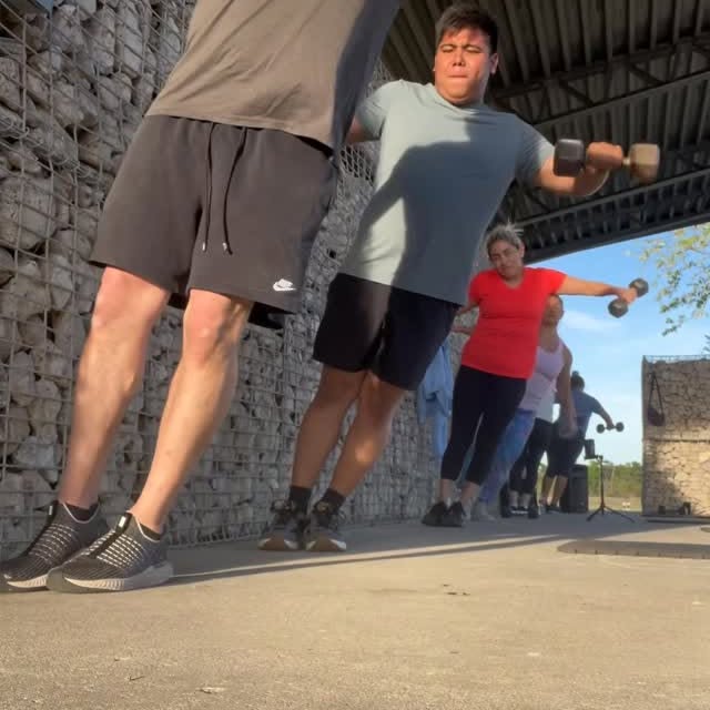 Wednesday’s workout! 3/18 at Gene Green Park! Great work team! Awesome upper body and A…
