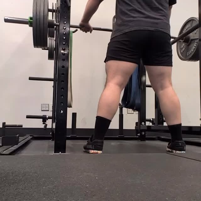 5x405 pin squats at @x_factor_athletic_performance