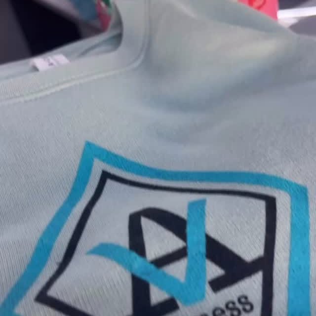 ❄️☃️ New Alani and AV crop/full length shirts.  Come see us today!