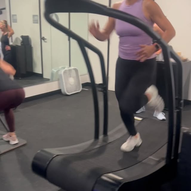 SATURHEEEEEEEYYYYYYYY. Showed up and showed out. 9am HIIT class Saturdays all through S…