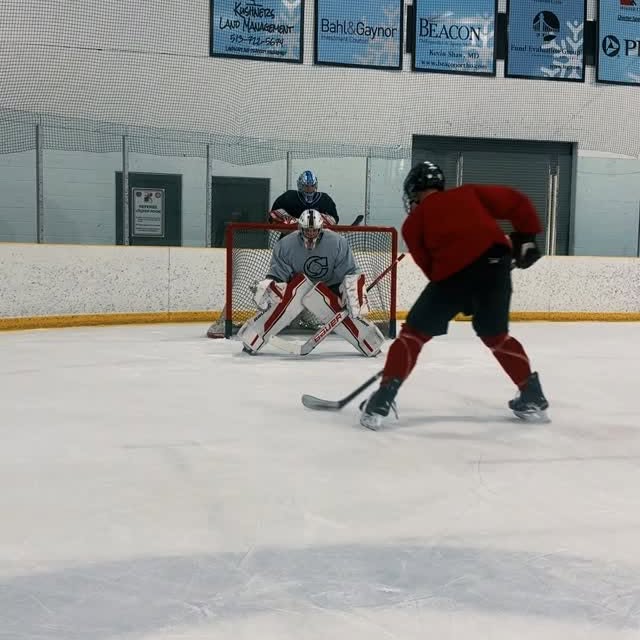 Battle 💪🏻

#hockey #icehockey #hockeygoalie #hockeyplayer #hockeycoach #goaliecoach #…