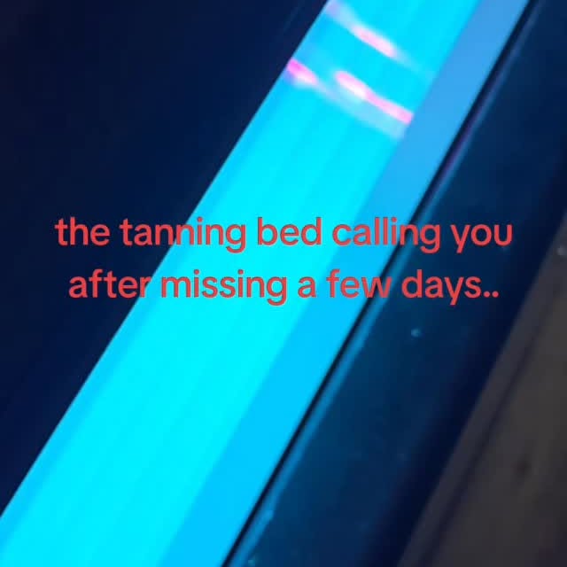 Happy Friday! 🌞 Have you tanned today?⛱️🔥 #destinyfitness #tanningbeds #summerready