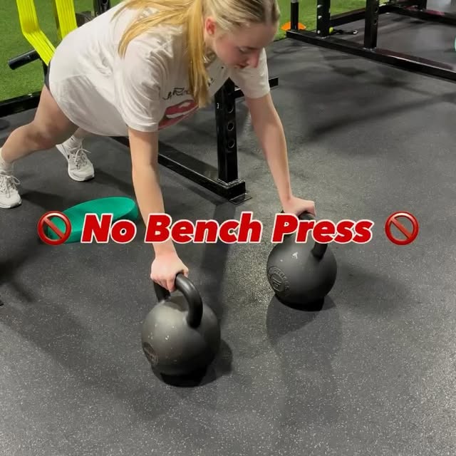 🚨 HOT TAKE 🚨 

We do not barbell bench press with our overhead athletes. (i.e., baseb…