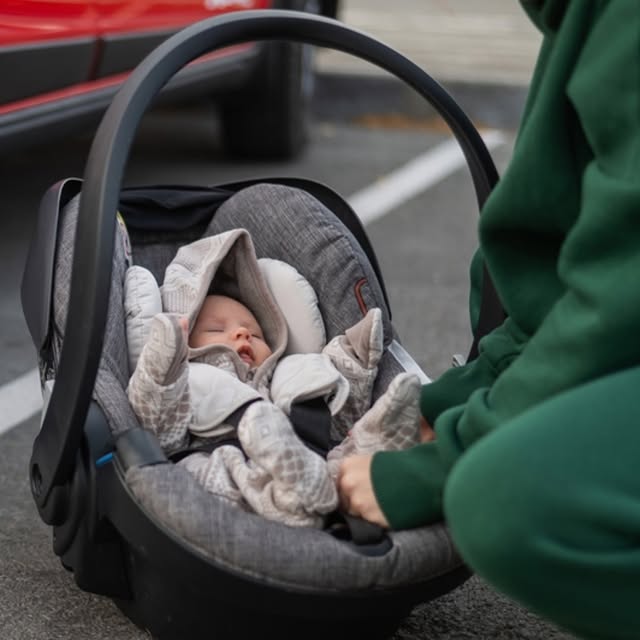 Always place your baby carrier on the floor.

➡️ It only takes a second for a child to …