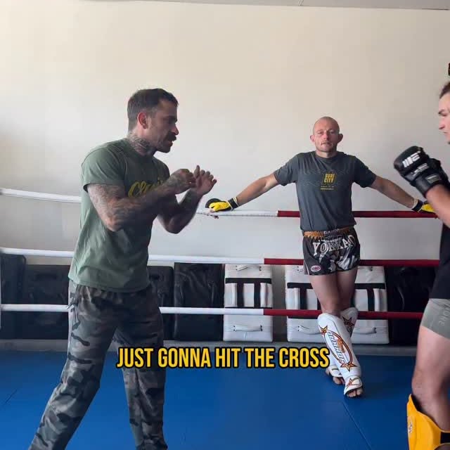 🔪🔪🔪 knee stabs w/ @jeffycraig98 he fights april 10 for m Dirty Boxing…unfortunately …