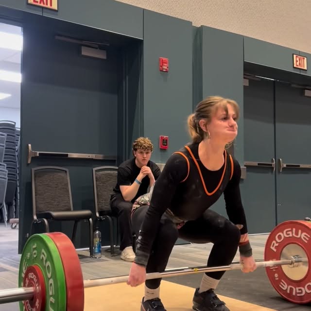 Good vibes in the warm up room lead to good results on the platform 💪💪 #columbusweigh…