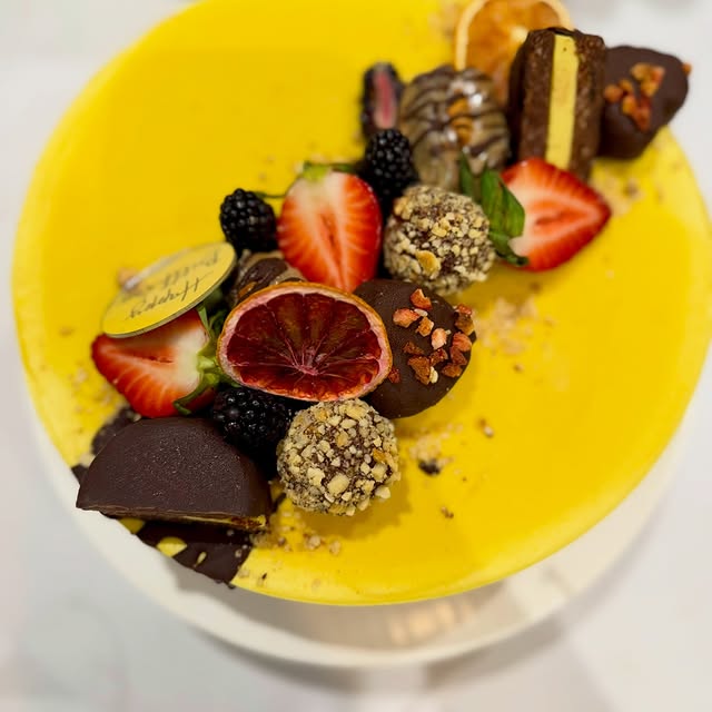 🎉 We just crafted the most delicious Orange & Chocolate Raw Vegan Cake for a birthday …