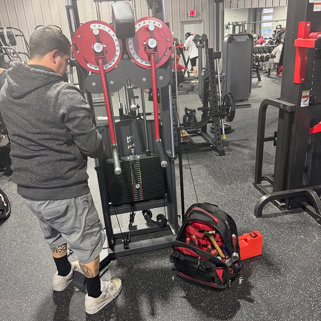 @fitness_equipment_usa @premier.strength.equipment tech doing his thing and standing be…
