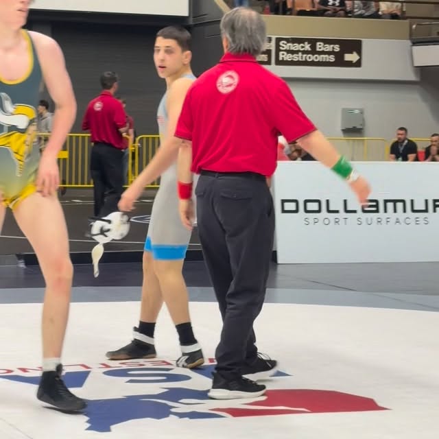Jack Torosian with a tech to advance in the Cadet Division 🙅‍♂️

#teamcali #calistrong…