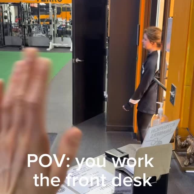 POV- you work the front desk😆💪 

#otowniron #gym #fitness