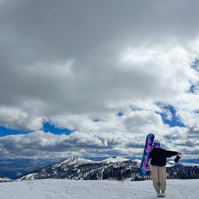 We had ourselves a day at Park City 🏂

#snowboarding #parkcity #travel #mountaingirls …