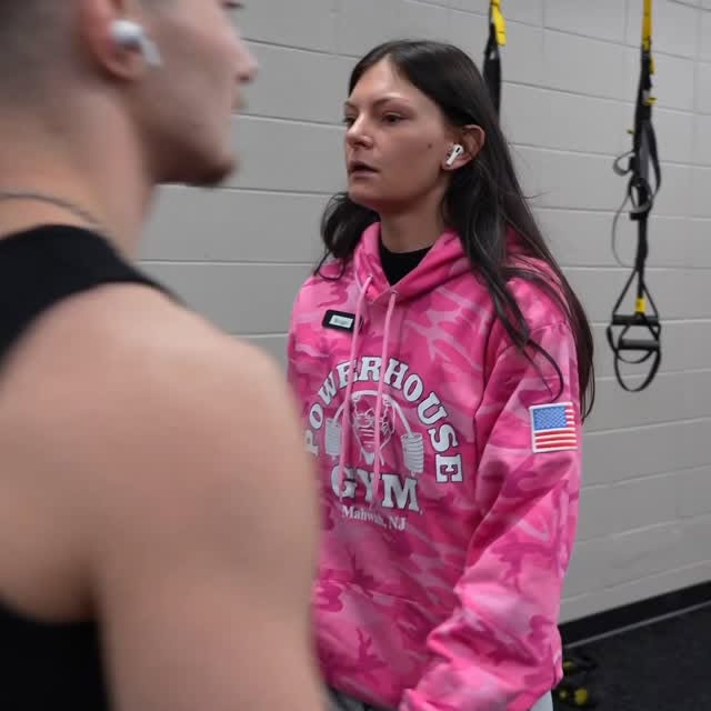 Wow… that was weird 😂

Comment down below what you listen to while working out!

#powe…