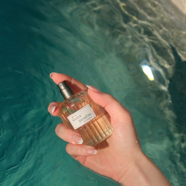 The feeling of somewhere warmer… 

Paradiso Eau de Parfum is effortless and transportiv…
