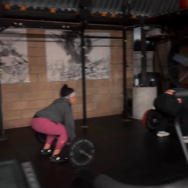 5am class getting after it! 🔥

#NoExcuses
#RenatusAthletics
#CrossFit
#Snatch
#5amCrew