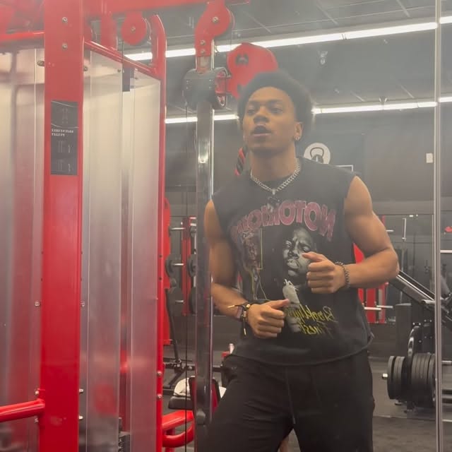 Raw & uncut Monday 

#powerlifting 
#gymhumor