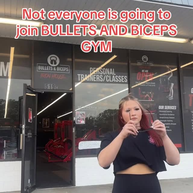 How can you hate from outside of the club?……you can’t even get in! 😂💪🏼

#gym #hinesv…