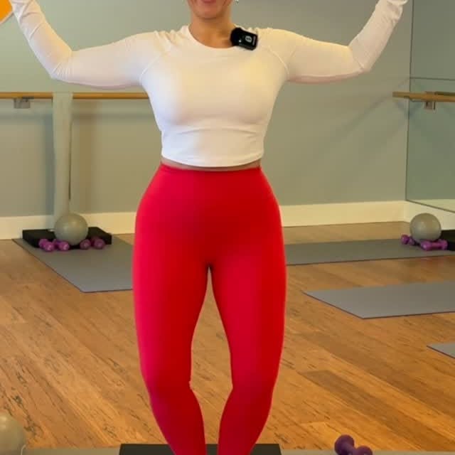 Most people rush this.

Try it slower…

and feel what actually turns on.

#barre #over4…
