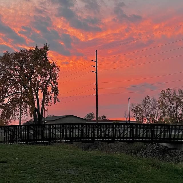 Did anyone catch the beautiful Fall sunrise this morning? ☀️