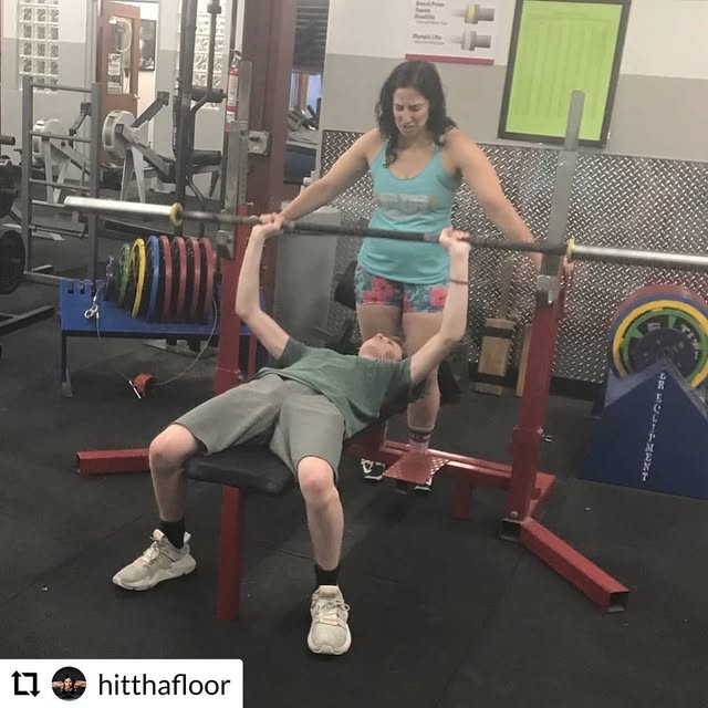 Getting those goods habits started at a young age! 👍
- - - - - -
First time ever lifti…