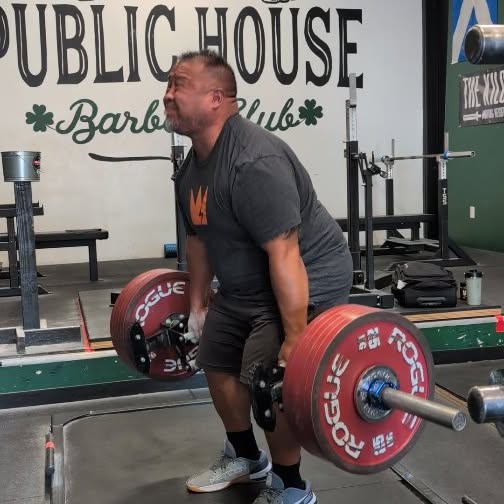 "If it Ain't Ruff it ain't me" MC Ren🔥

Saturday Trap Bar #Deadlifts at @thepublichous…