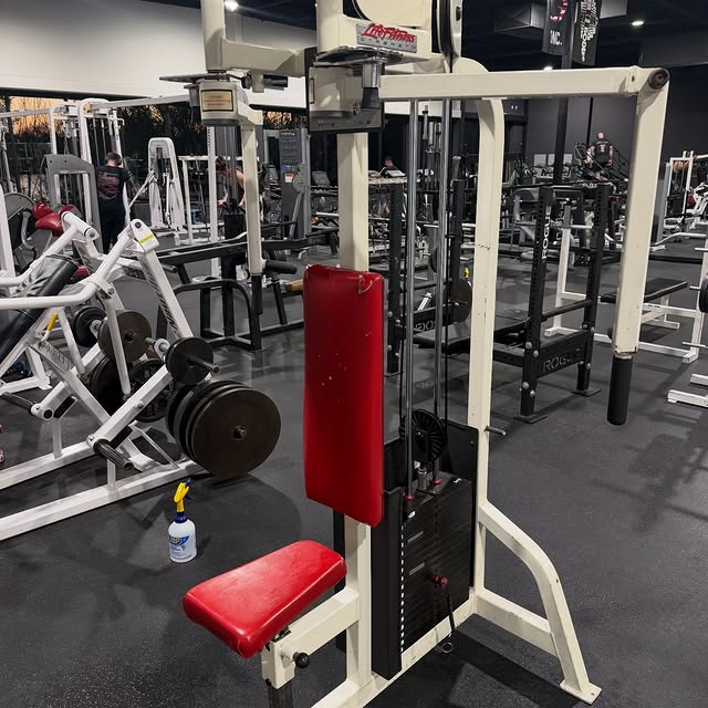 She ain’t new new. But she’s new to us at @brickhousedenton 

One of the best pec decks…