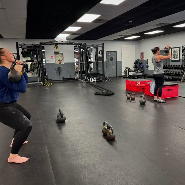 Steph and Shannon crushing their workout post snowstorm 💪 

#workout #gym #gymgoals #m…