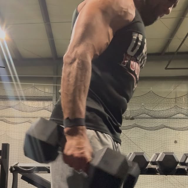 Here are 8 signs your workouts aren’t building muscle 👇

⸻

1️⃣ You’re not getting str…
