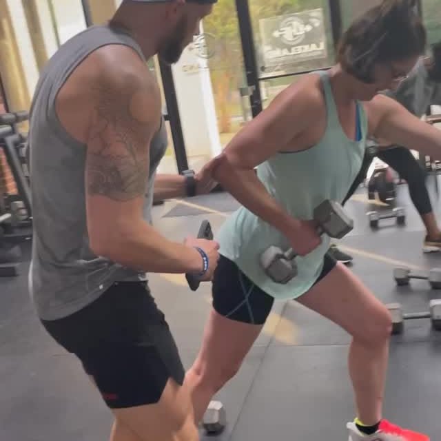 There are two types of gyms.

The ones where the coaches are friendly… but don’t really…