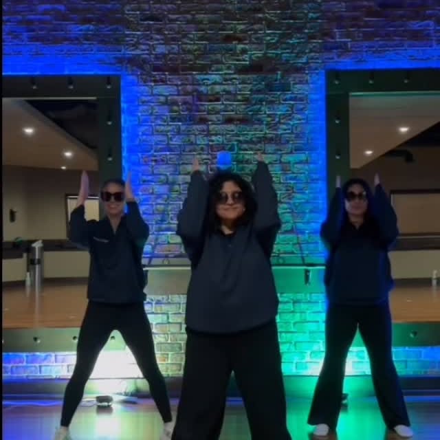 Next stop: #BayClub 🚌 #doubledutchbus