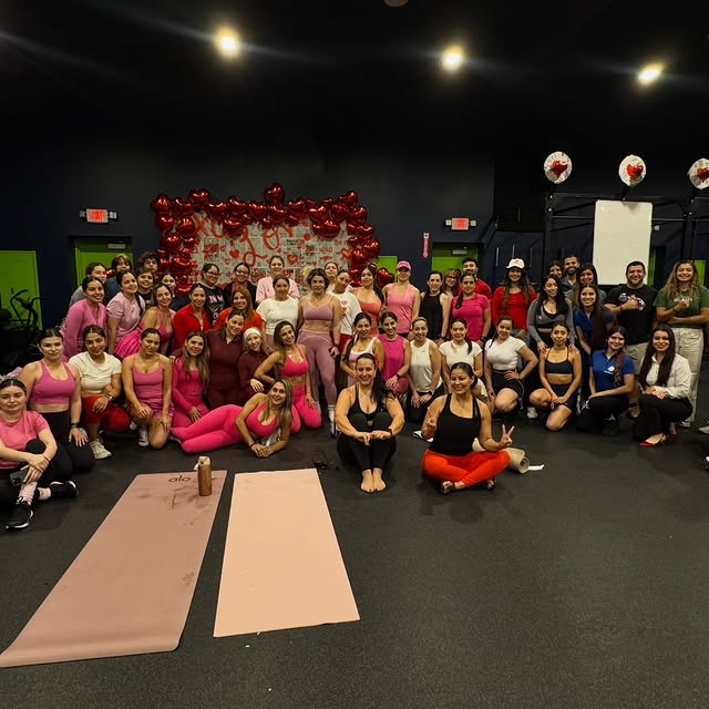 Full room.
HIIT. Yoga. Sound bowls. Vendors.

This is what community looks like. ❤️

So…