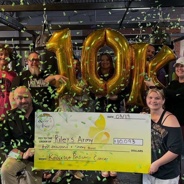 10K BAYBEEEEE 🎉👊🏼💛
.
We couldn’t be more stoked about hitting this big goal…and thi…