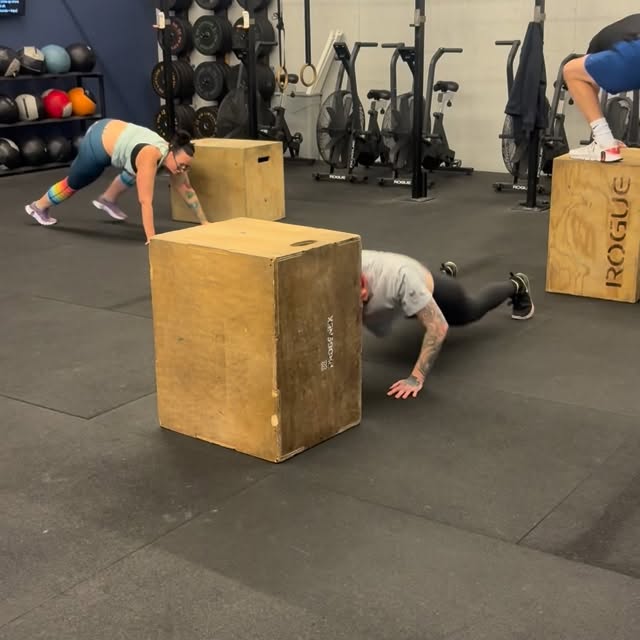 Do we like burpees box overs?! 🤔