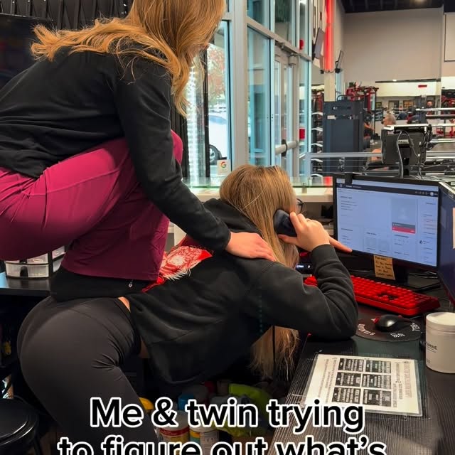 Teamwork makes the dream work 😎

#westcoaststrength 
#strongerthanagym 
#allgasnobrakes