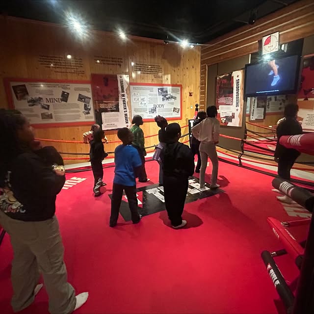 Our YMCA Youth Achievers recently visited @alicenterlou! They got to experience the int…