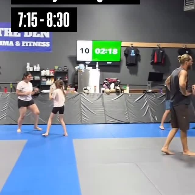 MONDAY NIGHT STRIKING 🔥

Start your week the right way—putting in work.

Coach Jack is…