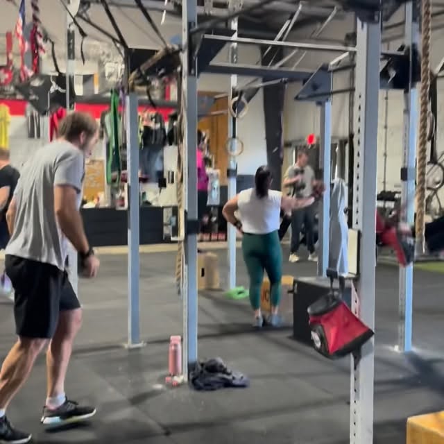 Saturday partner WOD was 🔥 despite the freezing temps outside! Great job athletes!! #t…