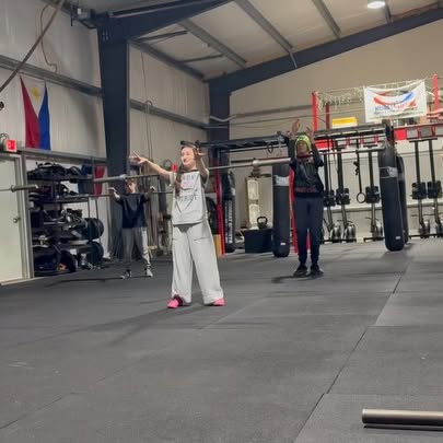 CrossFit Teens getting some technique practice in with coach Jason!! Great job teens!! …